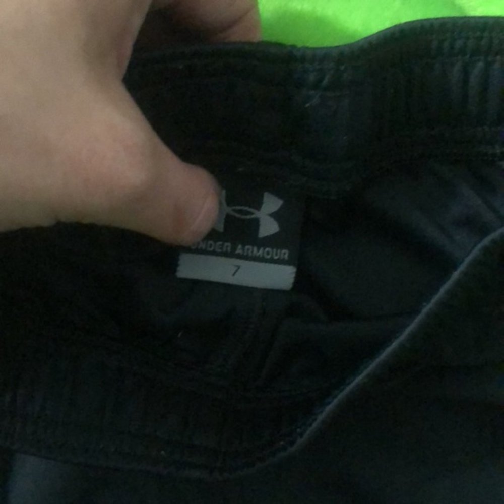 Boys basketball shorts - Picture 2 of 2